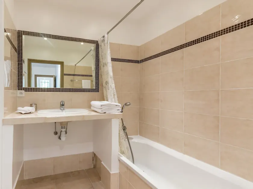 Apartment in Montauroux with Pool & Forest Views - Image 1