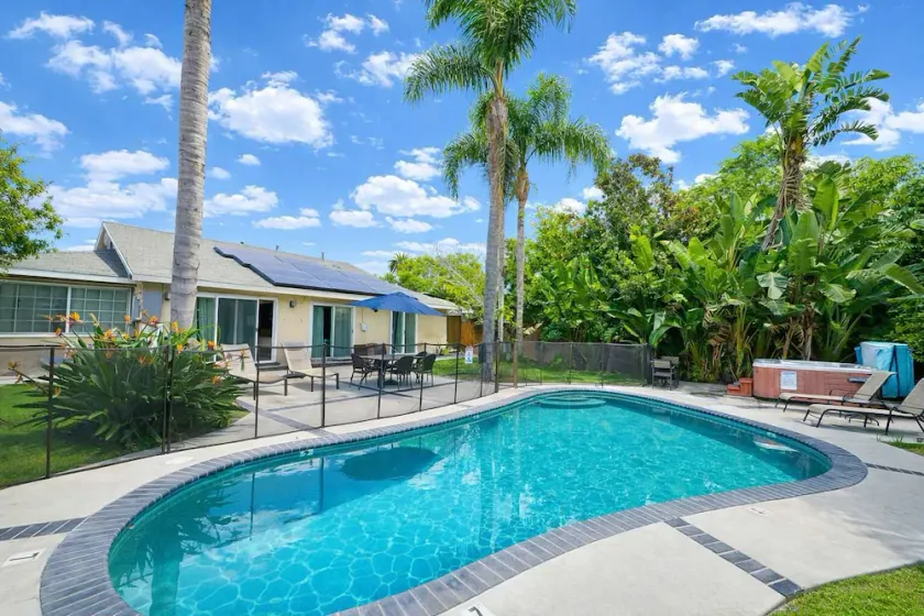 Rainforest Villa 4 Bedroom PoolSpa Walk2Disneyland - Image 1