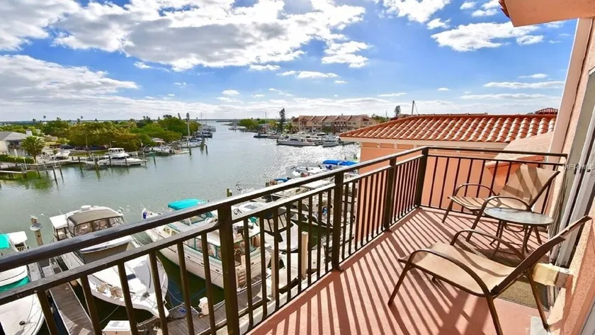 Beautifully Updated Madeira Bay Resort Unit 401 - Steps from Sand and Fun! - Image 1