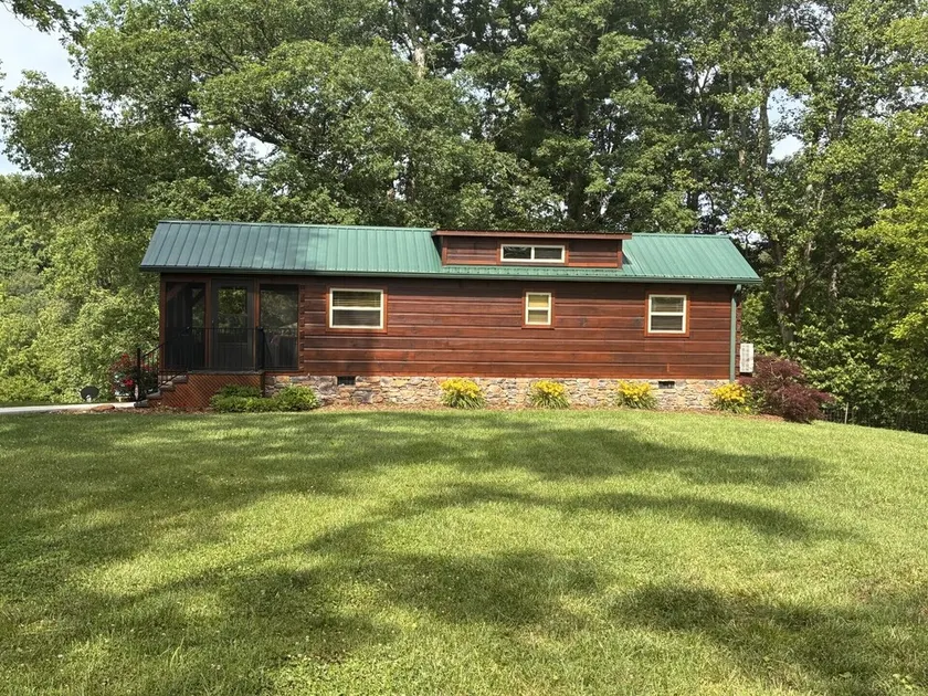 Romantic Getaway! 15 min to Lake Lure / Chimney Rock / 45 Min Blue Ridge Parkway - Image 1