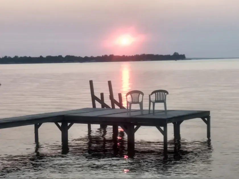 Private Lakefront Cottage with 90' of sandy East Bay frontage on Houghton Lake  - Image 1