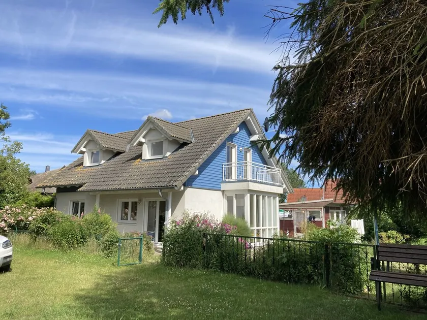 Ferienhaus am Wasser im Grünen - Image 1
