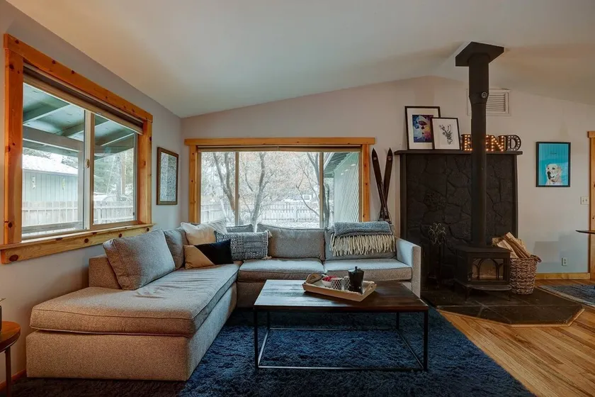 Short Walk to Old Mill, River & Trails!,Outdoor Fire Pit, Quiet Neighborhood, New Furniture & Carpet - Image 1