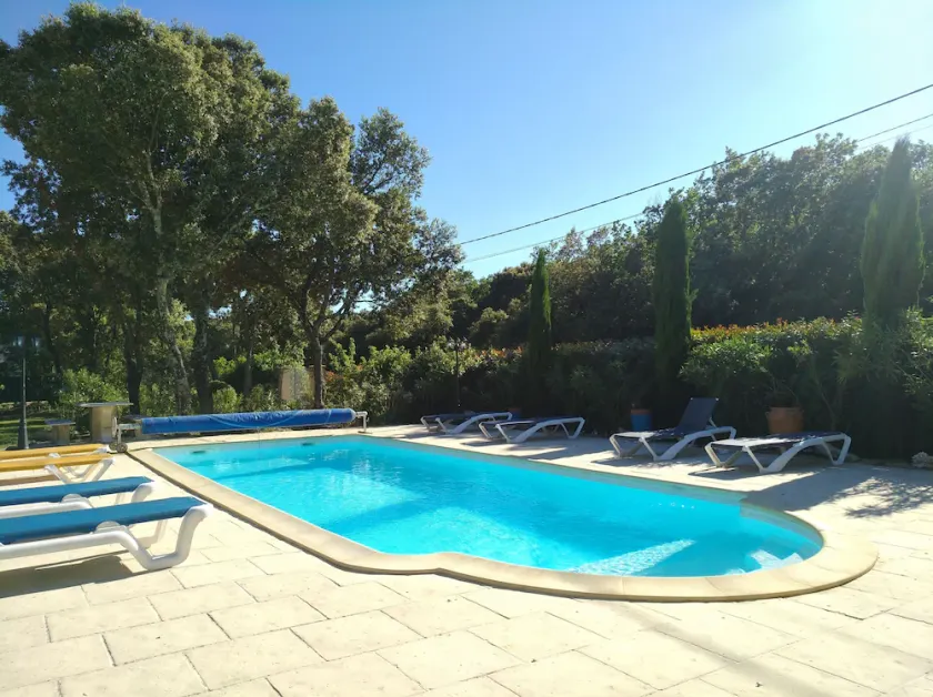 Saint Siffret-Uzes: Pragtfuldt hus med swimmingpool og 25 ar have - Image 1