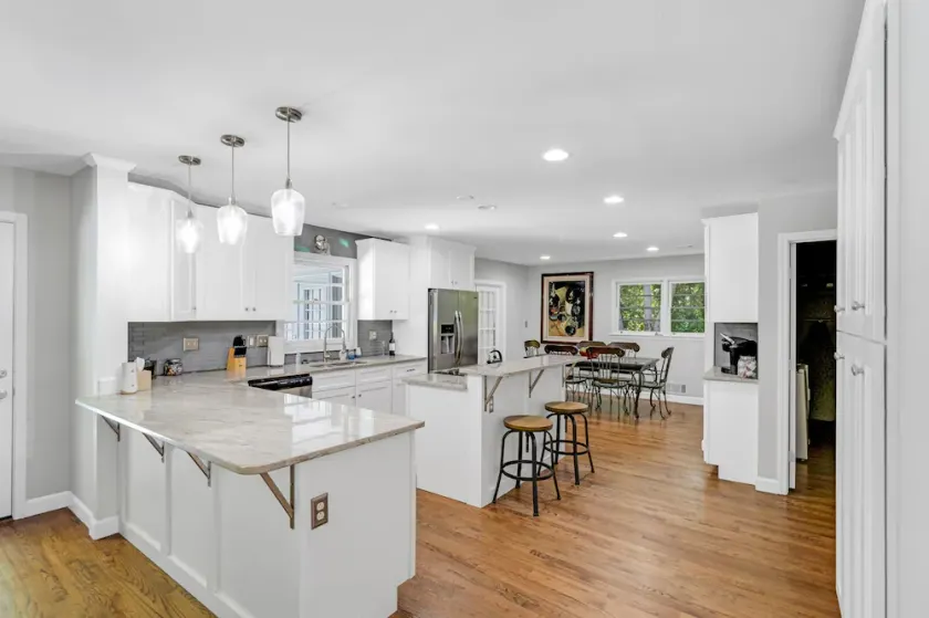 4 Bed 3 Bad Renoveret m / pool 4 km fra Sanford Stadium / Downtown - Image 1
