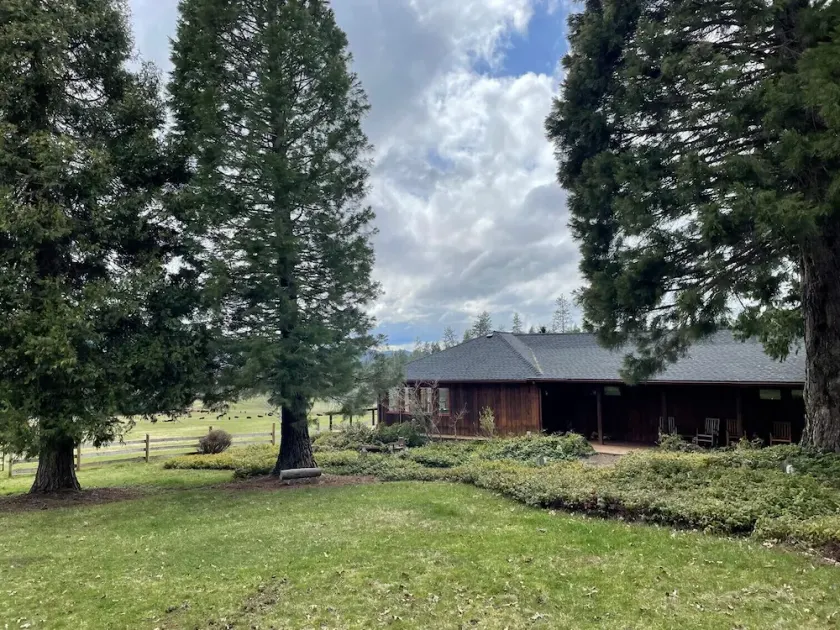 working cattle ranch 1 hour from Crater Lake National Park - Image 1