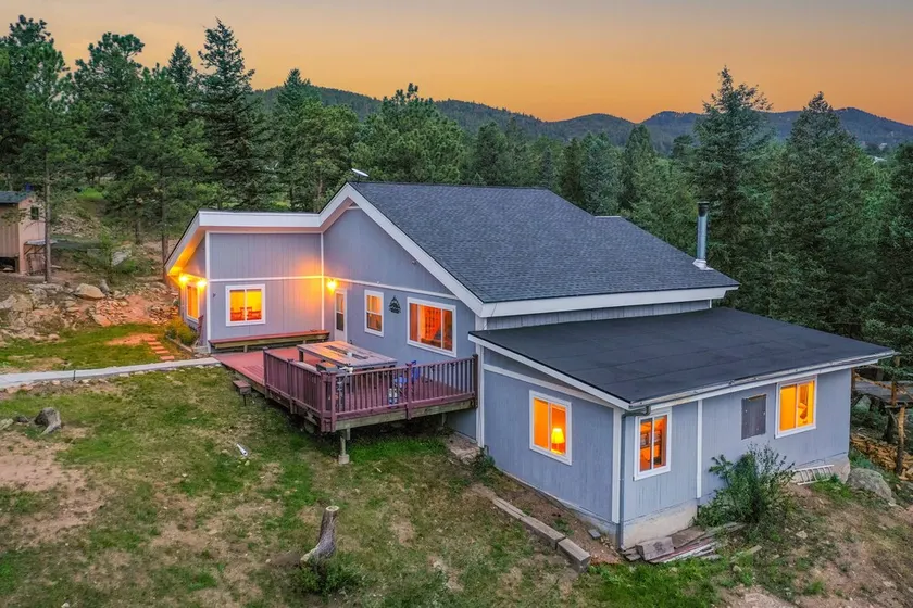 ⛰️Secluded Modern Mountain Lodge w/ Mtn Views/ Game Room🕹️/Deck - Image 1