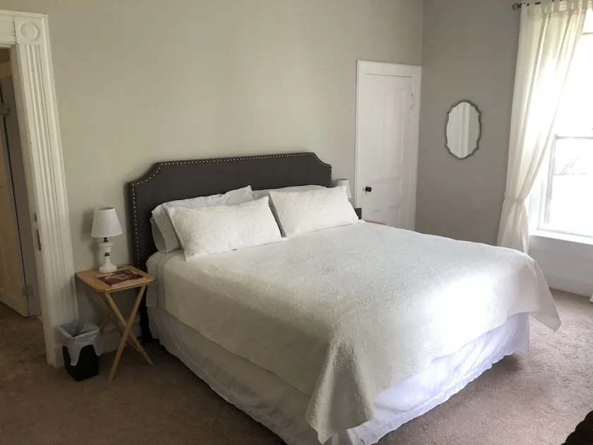 Sullivan Room with EnSuite Bath - Image 1