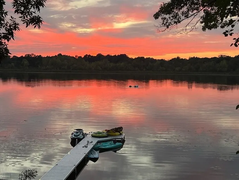 Swan Haven is a NEWLY Remodeled Lakehouse with a Gorgeous Sunset View!! - Image 1