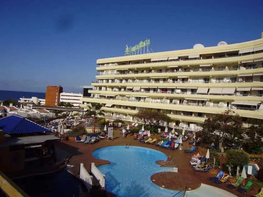 1 Bedroom Apartment With Air Conditioning & Free WIFI Pool & Sea View - Image 1