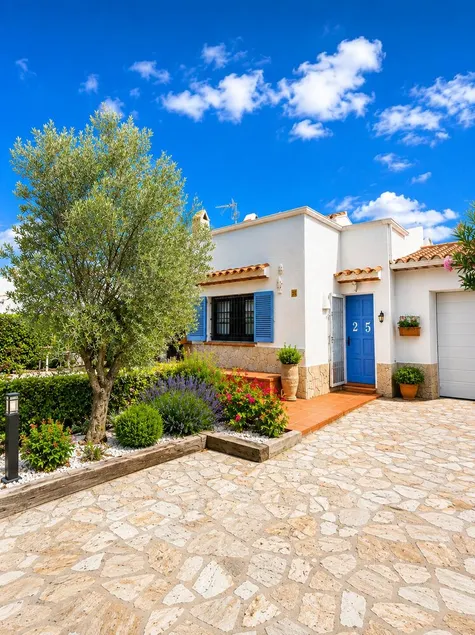 Casa del Pez Azul: Charming house in Ampurdan, Medes Islands natural park - Image 1