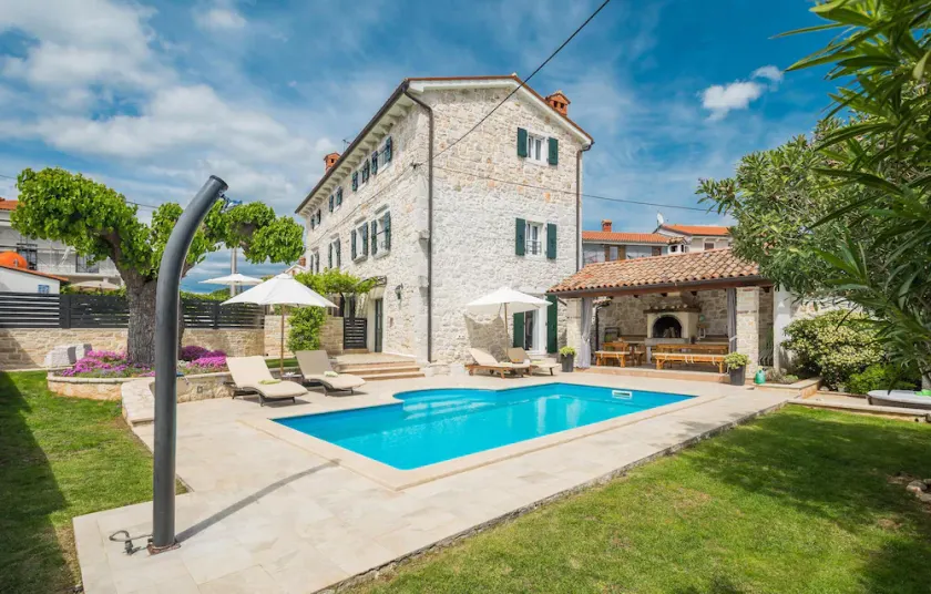 4 Bedroom Cozy Home In Dracevac - Image 1
