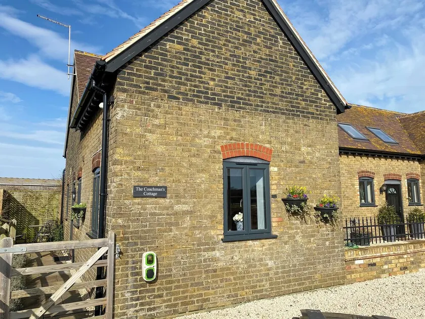 Coachman's Cottage - Ukc2773 - Image 1
