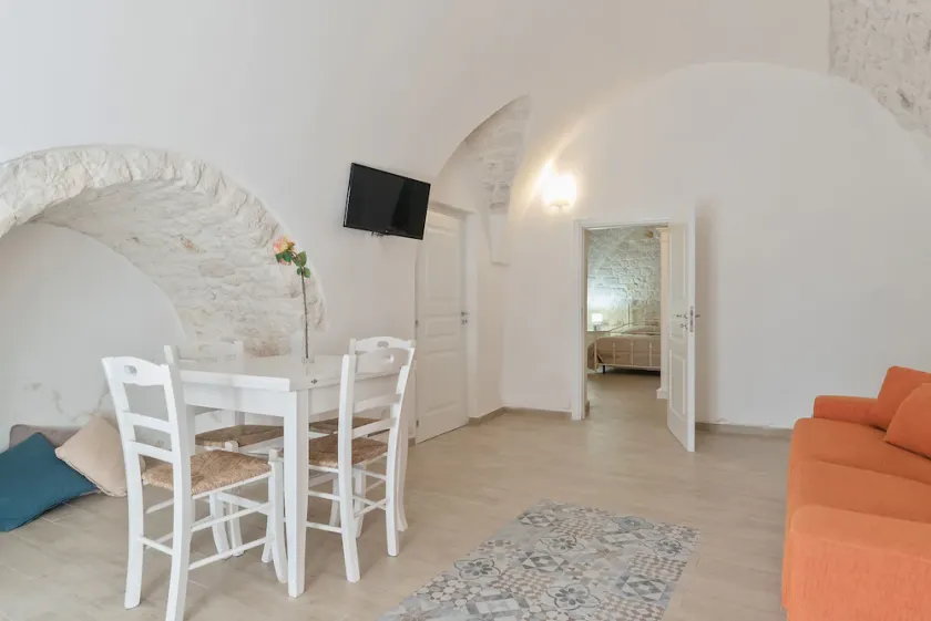 La Bianca Suite - Image 1