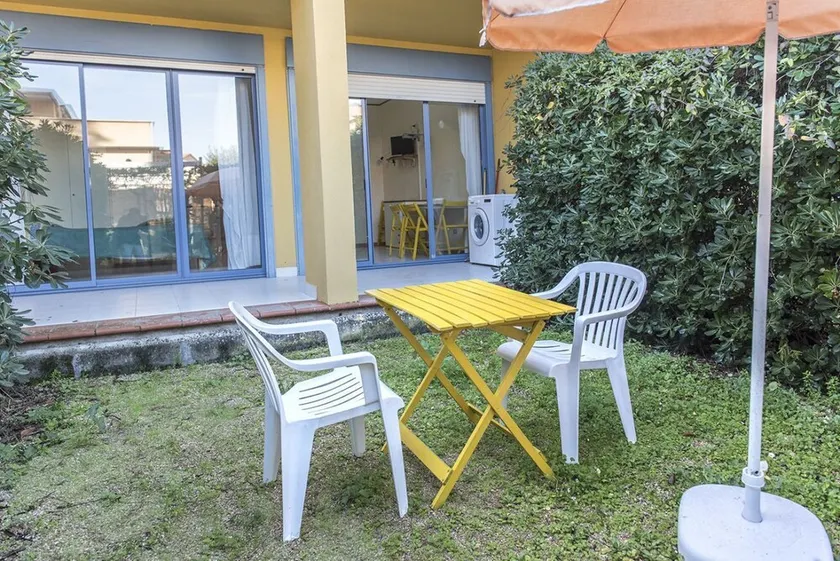 M052 - Marcelli, two-room apartment with garden 100 meters from the sea - Image 1