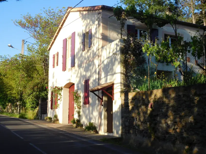 Apartment in priv. holiday home - Image 1