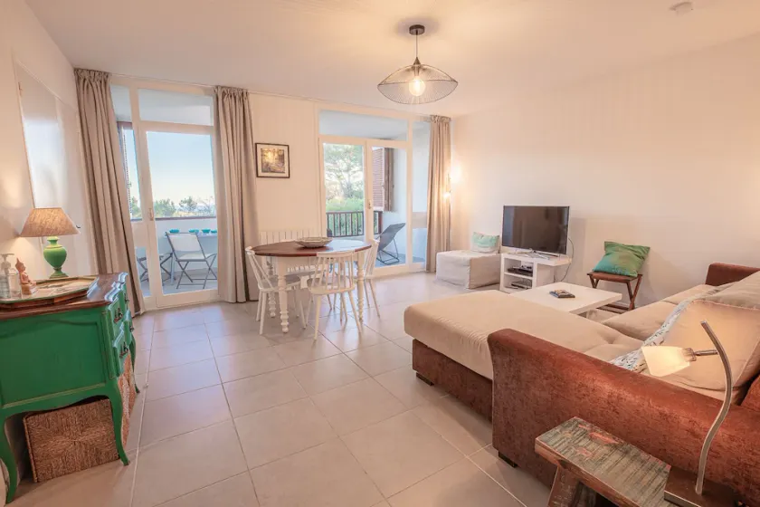 T3-52m2-closed residence - private parking-loggia-4 P-WIFI-swimming pool-tennis - Image 1