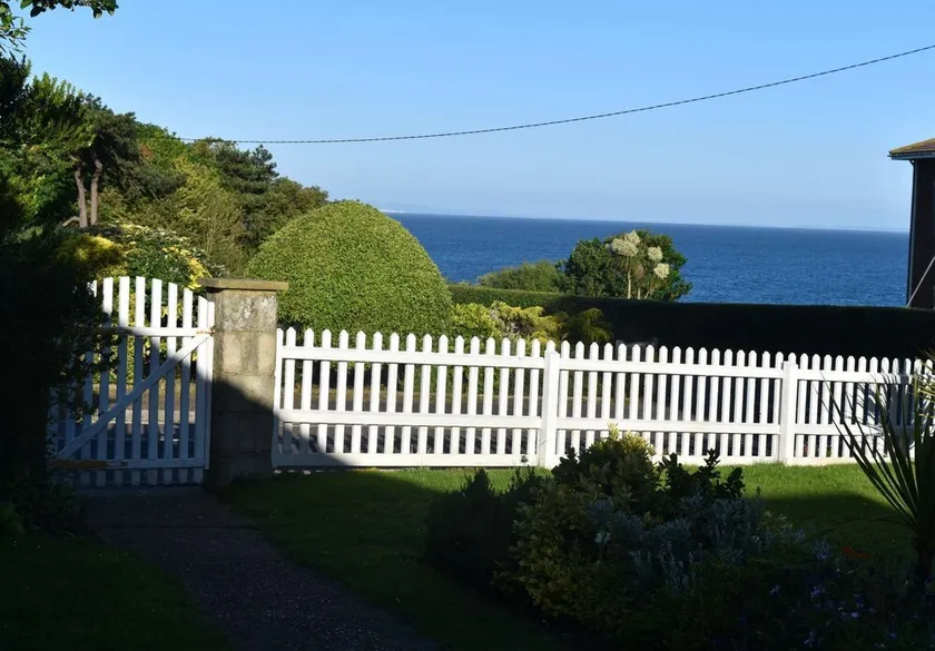 Cliffway peaceful cottage gdn sea-view 5 min walk to seafront/beach restaurants. - Image 1