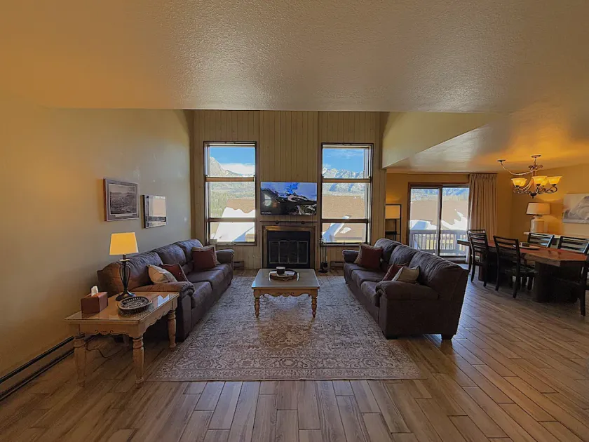 Ski Townhome with Views, Pool, Hot Tub, Gym Included - Image 1