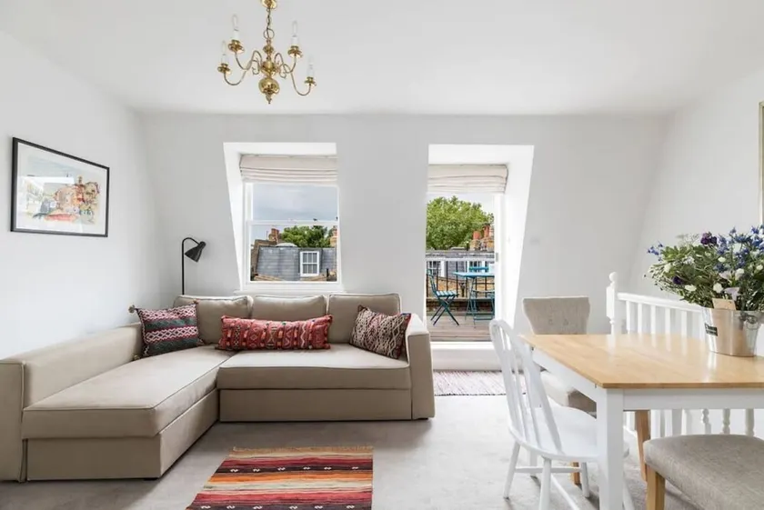 Charming flat with balcony in Pimlico - Image 1