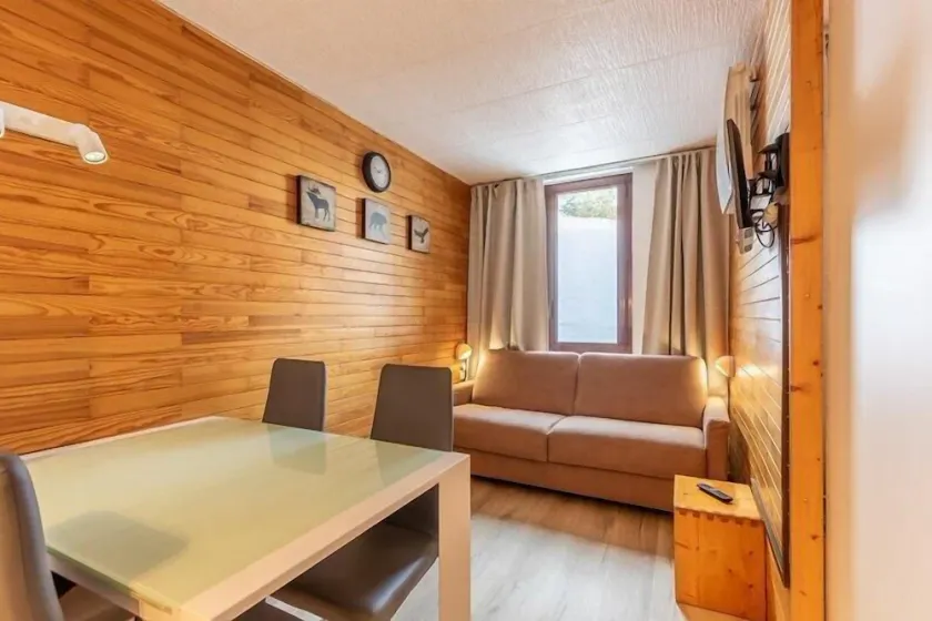 230m from ski slopes, 2nd floor, view mountain, balcony, tv, ski locker, 28m², La Plagne - Image 1