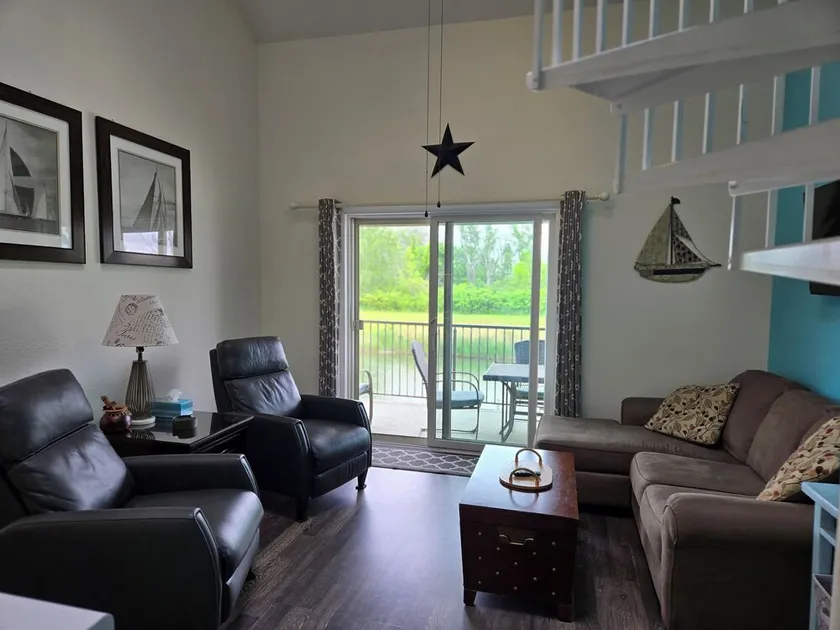 COMFORTABLE LAKE ESCAPE PERFECT FOR FAMILIES, FISHERMAN, BIRDERS & SHOOTERS - Image 1