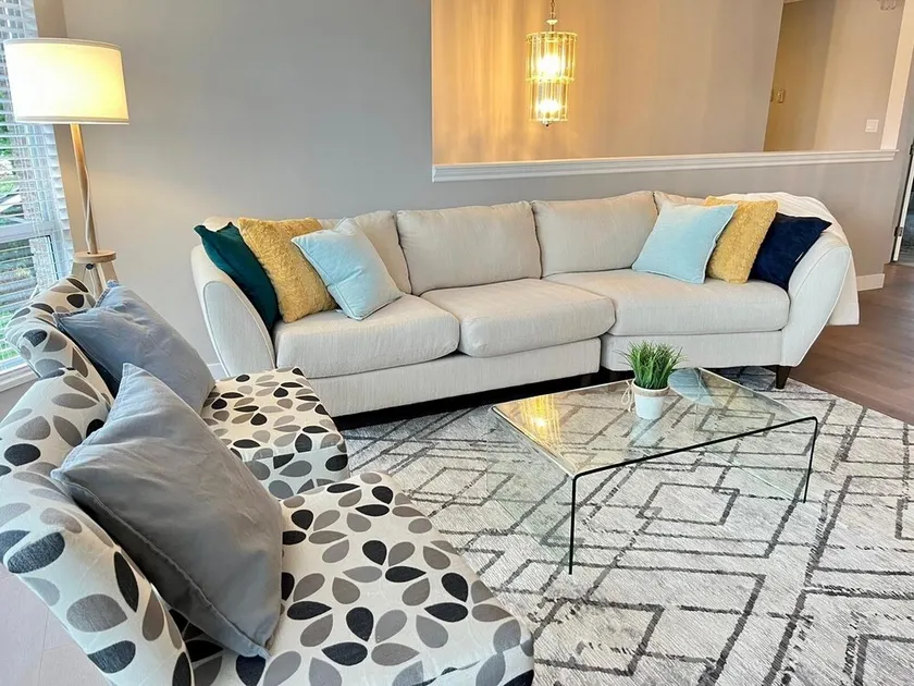 Peaceful Large Modern Home 3 BRD 2 Bath + Kitchen - Image 1