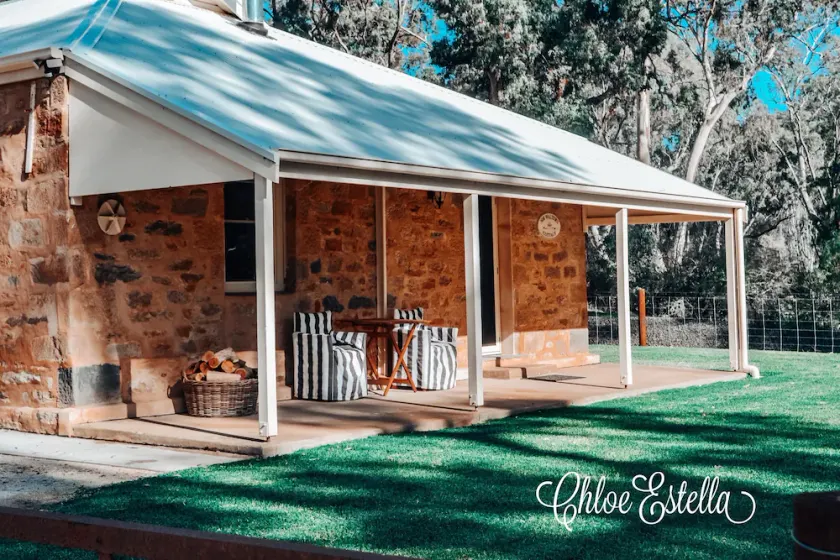 Sir Walter's Cottage at Hughes Park - Image 1