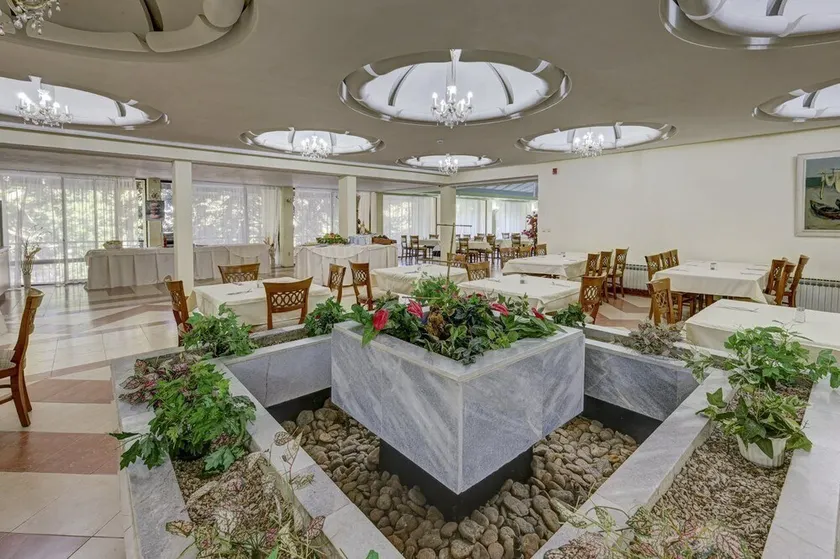 Hotel Shipka All Inclusive - Image 1