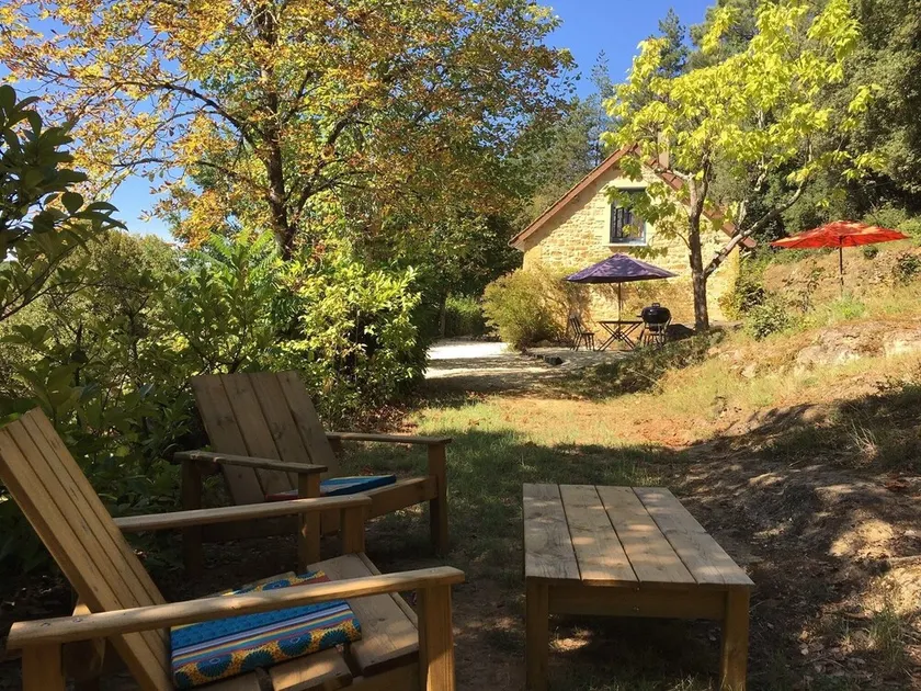 Komfortables Ferienhaus in einem Waldgebiet am Pool in der Nähe von Sarlat - Image 1
