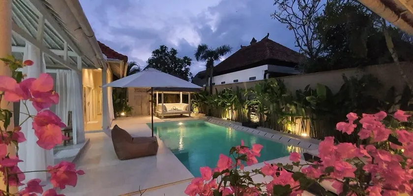 Bali – Seminyak – villa with pool – 6/7 pers.-quiet area in the heart of life - Image 1