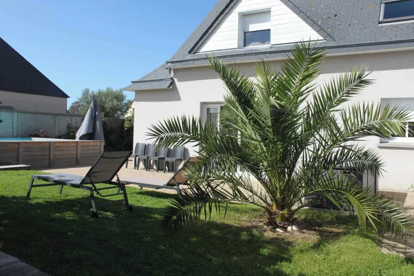 Family Paradise: Spacious House with Heated Pool and Beach Proximity  - Image 1