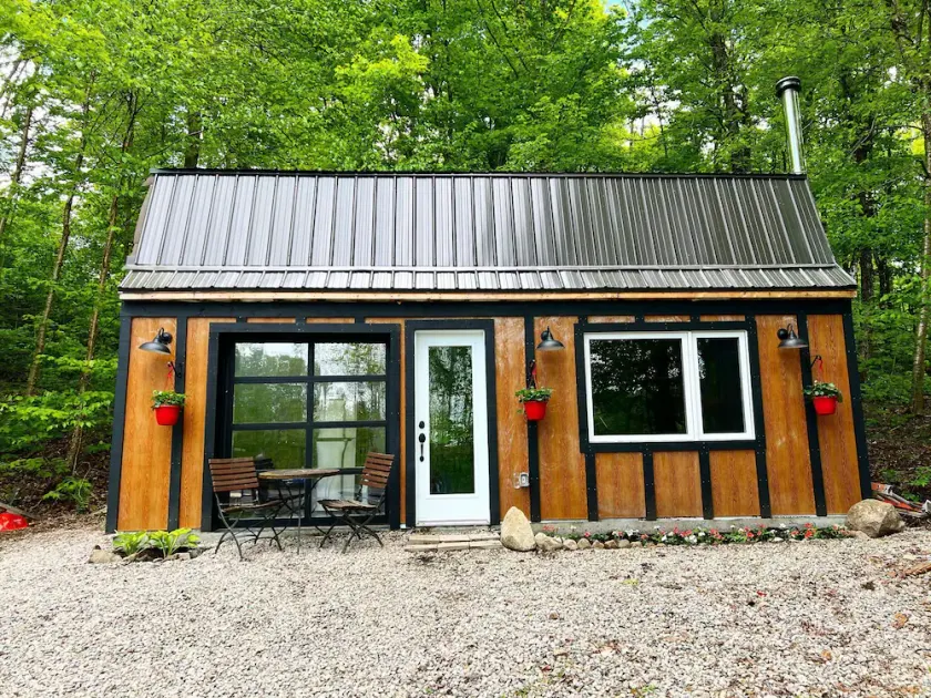 Beautiful  1-bedroom Cottage on Shawanaga Lake - Image 1
