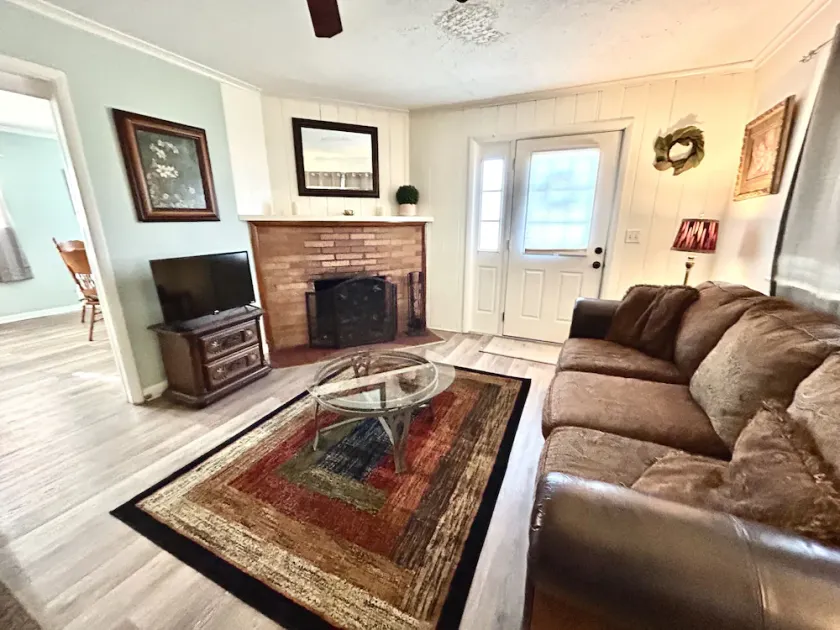 Cute, Cozy Home! Only ONE Block From Mercy! - Image 1