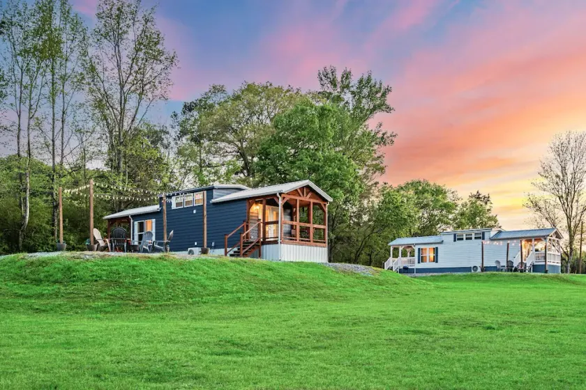 8 All Decked Out, Luxury Tiny House, Boat Parking Mins to Lake Guntersville, Downtown - Image 1