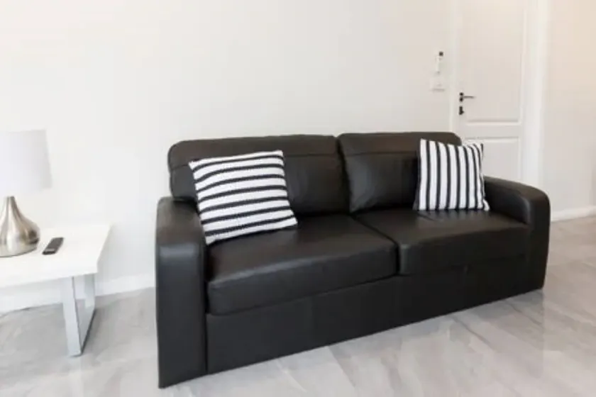Escape to stylish comfort in this modern apartment! - Image 1