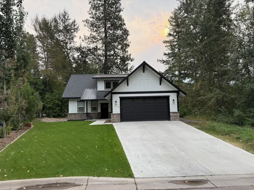 Nouvelle maison incroyable de Columbia Falls - Sentier de marche de la rivière Flathead - A / C pour les chaudes journées d'été - Image 1