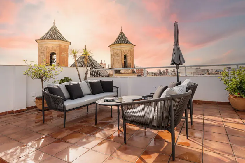 Metropolitan Apartment in Malaga by Solaga Holiday Homes - Image 1