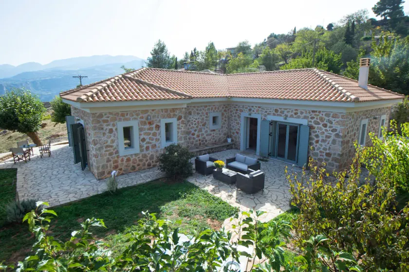 Serene mountain and sea villa with great views - Image 1