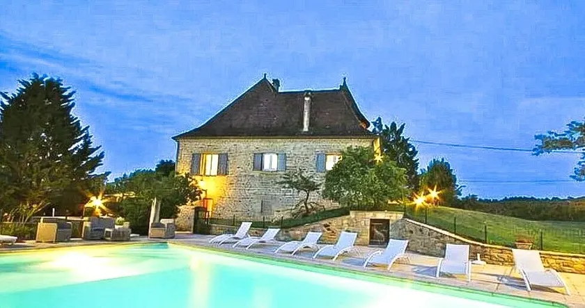Demeure de charme en pierre avec deux grandes piscines privées - Image 1