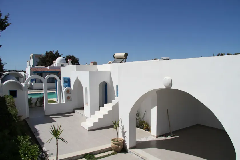 Villa situata in prima posizione di fronte a una bellissima spiaggia sabbiosa di Kerkouane - Image 1