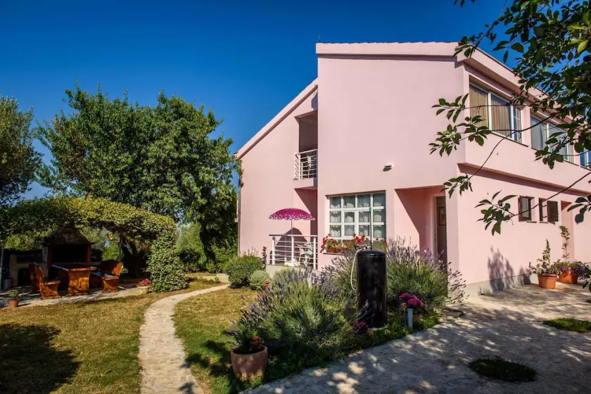Studio with air conditioning and balcony - Image 1
