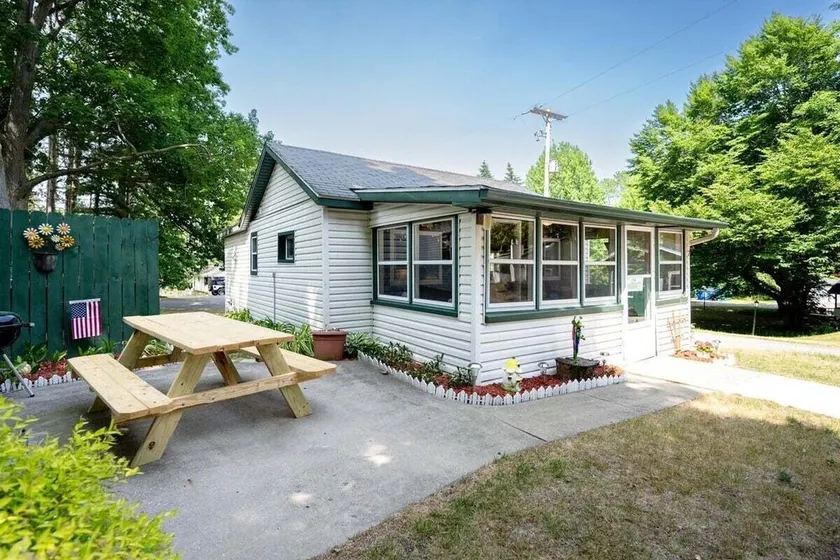 Goshorn Lake Resort Cottage #7 - Image 1