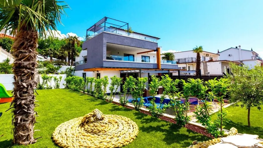 Apartments Relax, Lavanda Apartment 400 m to the beach, best choice for families - Image 1
