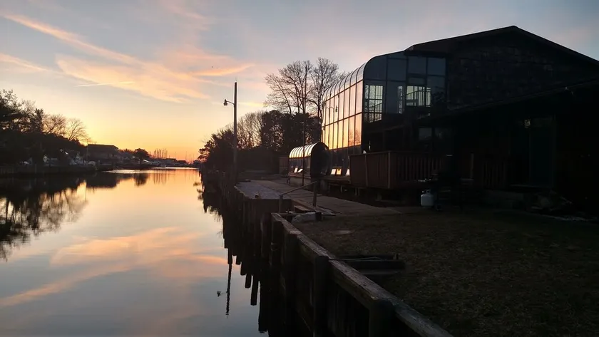Waterfront med kæmpe skott, minutter til bugten og stranden, Kayaker's Paradise - Image 1