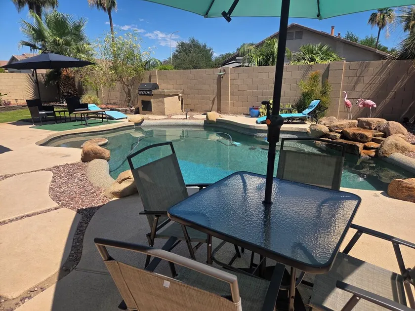 Backyard Oasis near downtown - Image 1