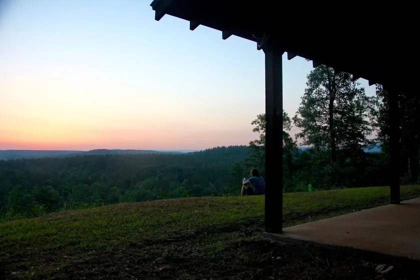Mountain Vista Retreat-Issi è isolata, con vista del tramonto sul Kiamichi Mnts. - Image 1