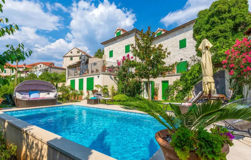 Beautiful home in Postira - Image 1