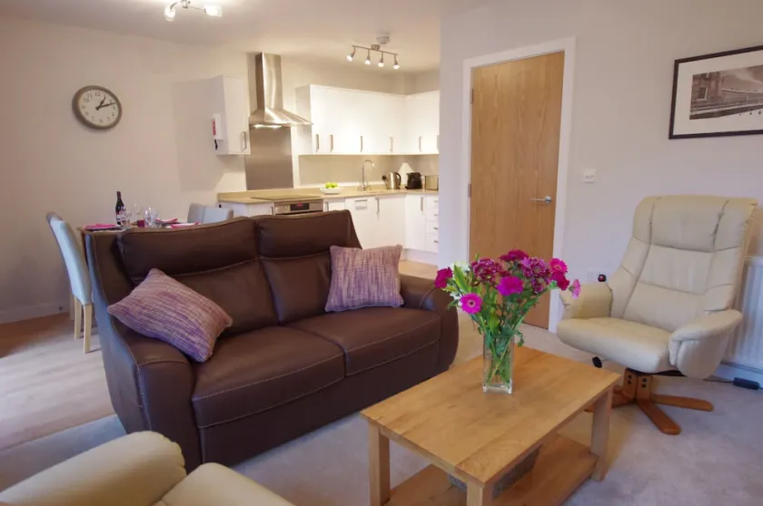 Contemporary City Centre Apartment With Parking - Image 1