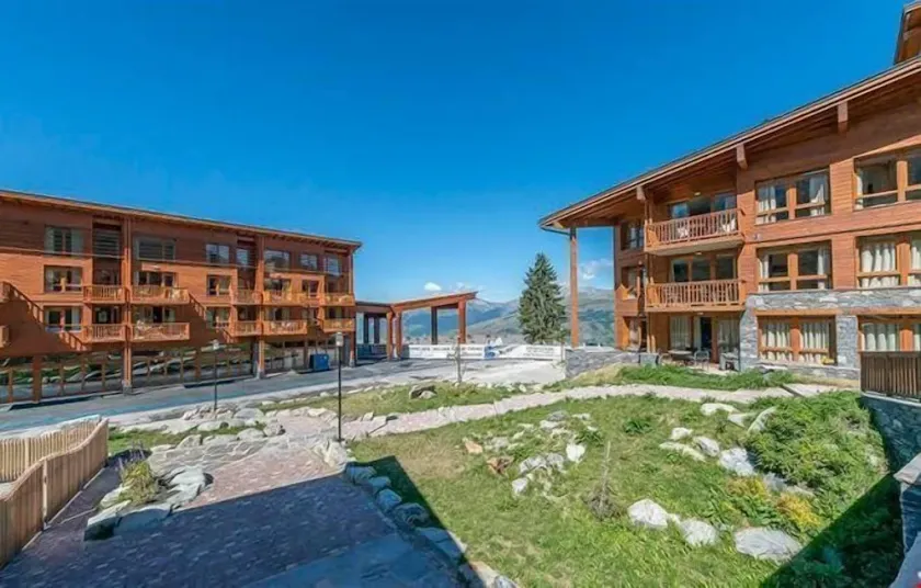 Appart dans les montagnes avec balcon et terrasse et cheminée | Accès piscine - Image 1